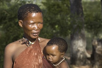 Bushman, woman with child, Africa, Namibia, San, Bushmen, Africa