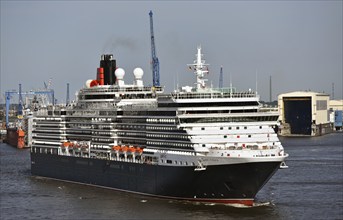 Europe, Germany, Hanseatic City of Hamburg, Elbe, Harbour, Passenger ship Queen Victoria leaves