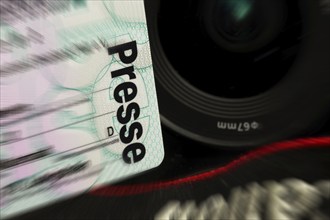 Close-up of a standardised federal press card in front of a camera