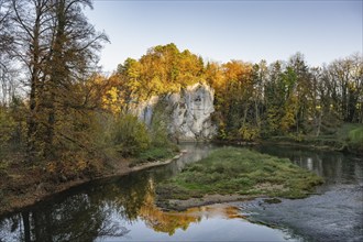 The 29 metre high Amalienfelsen, also known as Blaufelsen, above the Danube with an inscription in