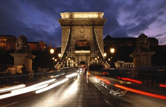 Chain Bridge in Budapest late in the evening