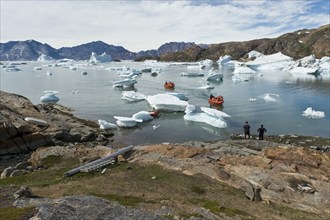 Motorboats on their way through icebergs to the Austrian polar station or polar research station