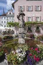 Goldene Krone inn with Marienbrunnen fountain, market square, Iphofen, Lower Franconia, Bavaria,