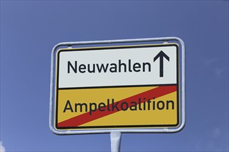 Symbolic image of new elections in Germany: Town exit sign with the inscription AMPELKOALITION /