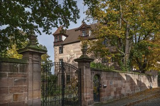 Main gate with Linksches Schloss, Cnopfschenschloss, mentioned around 1517, rebuilt and renovated