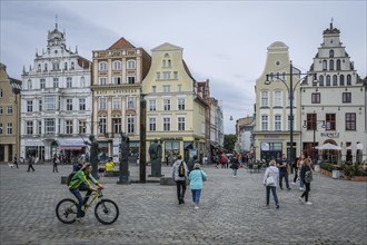 Rostock, Mecklenburg-Vorpommern, Germany, Neuer Markt with Möwenbrunnen, pedestrian zone in the