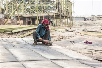 Workers grinding steel, Dhaka, Bangladesh, Asia