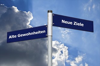 Street sign in front of cloudy sky representing choice between ?Alte Gewohnheiten? (old habits) and