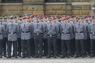 Public roll call of the Army Officers' School on Theatre Square: Bundeswehr honours and bids