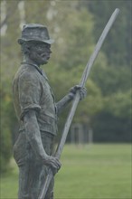 Monument to historical rafting tradition on the Rhine and Main, man, pole, hold, bronze, hat,