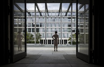 Annalena Bärbock (Alliance 90/The Greens), Federal Foreign Minister, awaits the arrival of the new