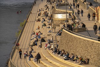 Rhine promenade, Rhine boulevard, on the Deutzer Ufer, people sitting in the spring sun on the