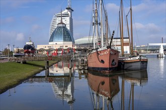 Old harbour, harbour basin, harbour district, Sail City building, Klimahaus Bremerhaven, museum