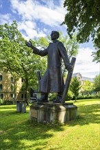 Griff in die Freiheit, Stadt Goslar AuthorFritz Theilmann, Fritz/Georg Engst - MaterialBronze,