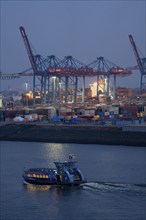 Container terminal Tollerort, container ships are loaded and unloaded, one of 4 container terminals