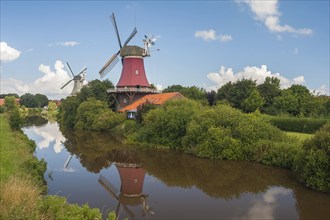 Greetsiel Twin Mills, Greetsiel, Krummhörn, East Frisia, Lower Saxony, Germany, Europe