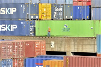 Container ship being loaded, inland harbour in Duisburg, North Rhine-Westphalia, Germany, Europe