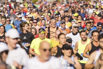 Runners cross the Moltke Bridge at the 50th BMW Berlin Marathon 2024 on 29/09/2024