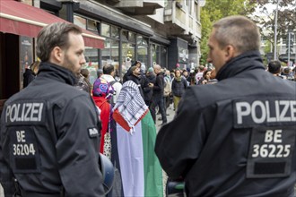 Police officers on the edge of the pro-Palestinian demonstration in Berlin, Germany, 6.10.2024: