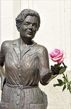 Europe, Germany, Northern Germany, Ohnsorgtheater, popular actress, life-size bronze statue of