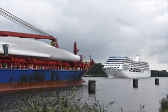 Cruise ship Insignia and cargo ship Debbie meet in the Kiel Canal, Kiel Canal, Schleswig-Holstein,