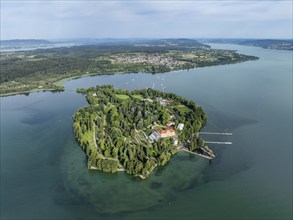 The island of Mainau in Lake Constance with the jetty and the baroque Mainau Castle, built between