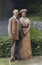 George Cadbury (1839-1922) with his woman Elizabeth in 1913 on the occasion of their silver wedding