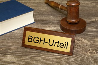 Symbolic image BGH (Federal Court of Justice) : Judge's gavel next to a brass plate with the