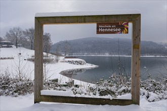 Frame on the shore of the Hennesee, Hennetalsperre, snow, Naturpark Sauerland-Rothaargebirge,