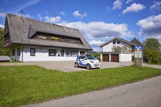 Volksbank Rhein-Wehra eG, branch with car park and car in the Innerlehen district, Bernau im Black