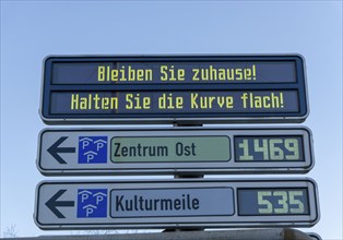 Sign asking people to stay at home, Keep the curve flat, Effects of the corona crisis in Germany,