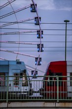 Deutzer Brücke in Cologne, Ferris wheel at the funfair on the Deutzer Werfer, footpath, cycle path,