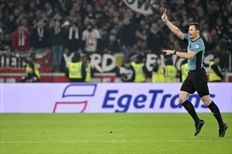 Referee Referee Felix Zwayer shows red card red sending off MHPArena, MHP Arena Stuttgart,