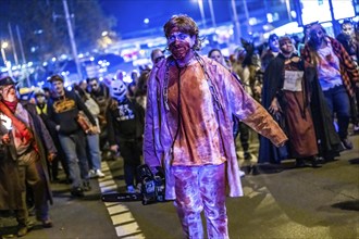 The Zombiewalk in Essen, on Halloween several hundred people, some dressed as scary zombies,