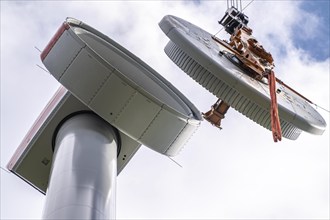 Erection of a wind turbine, wind energy plant, assembly of the ring generator, with a crawler