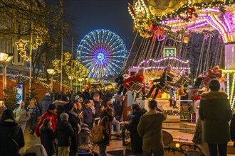 Christmas market on Königsstraße in the city centre of Duisburg, pre-Christmas season, Christmas