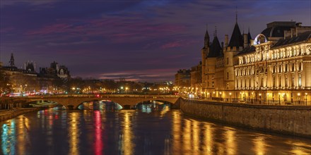 Palace of Justice La Conciergerie on the Seine, Ile de la Cite, Ile Saint-Louis, Paris, Ile de