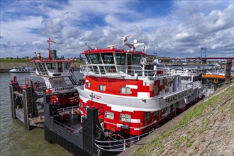 Port of Duisburg Ruhrort, Vinckekanal, behind the Friedrich-Ebert-Bridge over the Rhine between