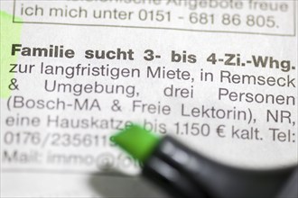 Symbol image for housing shortage, housing advert and highlighter, family, search, Germany, Europe