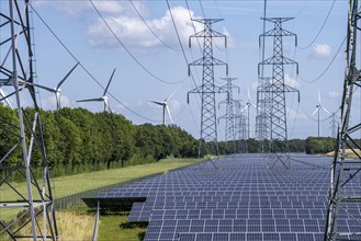 High-voltage power line route, the space underneath is used for a solar park over 5 km long, behind