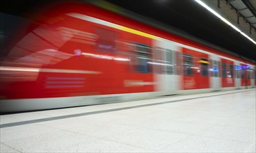 Underground arriving S-Bahn, train, class 420 in traffic red, platform, stop, Feuersee station,