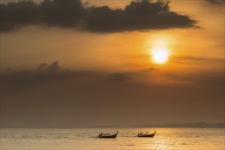 Sunset at Railay beach, evening mood, sun, evening, boat, sea, seascape, cloud, sunbeam, romantic,