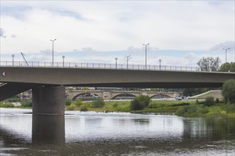 In the early hours of the morning, a section of the Carola Bridge collapsed for unknown reasons.