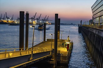 Port of Hamburg, Elbe, shipping traffic, Hadag harbour ferry Docklands landing stage, Docklands