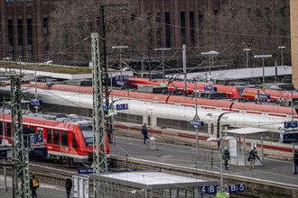 Railway station, Cologne Messe/Deutz, platforms, railway tracks Cologne, North Rhine-Westphalia,