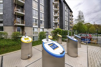 Underground waste disposal system, waste columns for different types of waste, in underground