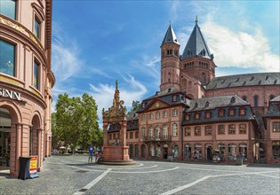 St Martin's Cathedral and Renaissance market fountain in Mainz, Rhineland-Palatinate, Germany,