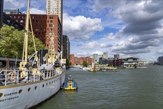 The Rijnhaven, a 28-hectare harbour basin, has now been filled in by almost a third to create space