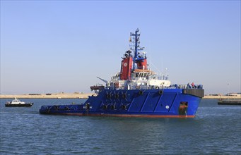 Tug boat in the harbour at the port of Cadiz, Spain, Europe