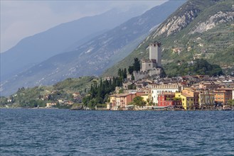 View of Malcesine with the Scaligero Castle, Malcesine, Province of Verona, Veneto, Italy, Europe